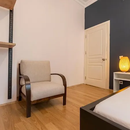 3-bedroom With High Ceilings