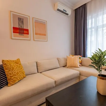 Appartamento 3-bedroom With High Ceilings *