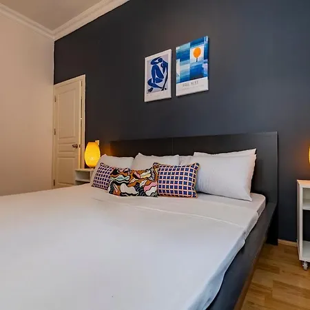 Appartement 3-bedroom With High Ceilings Istanboel