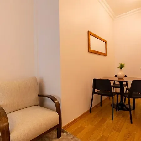 3-bedroom With High Ceilings * Istanboel