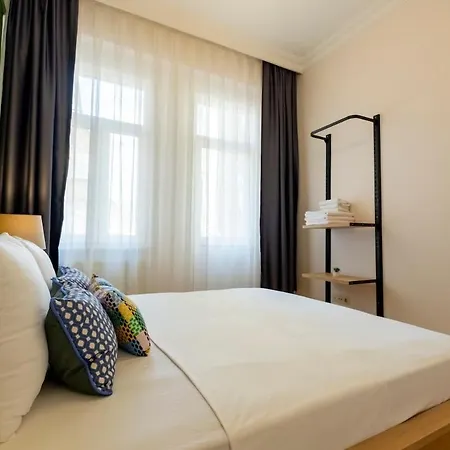 Appartement 3-bedroom With High Ceilings