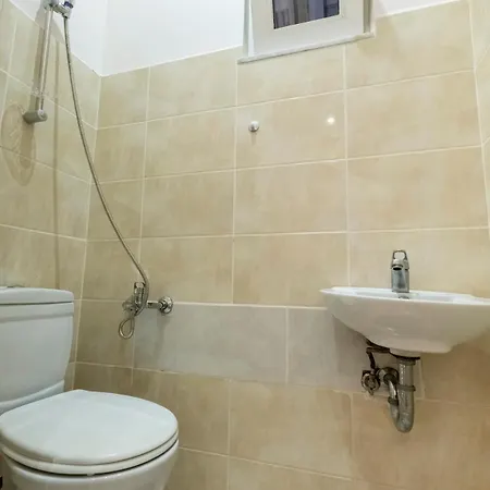 3-bedroom With High Ceilings Appartement Istanboel