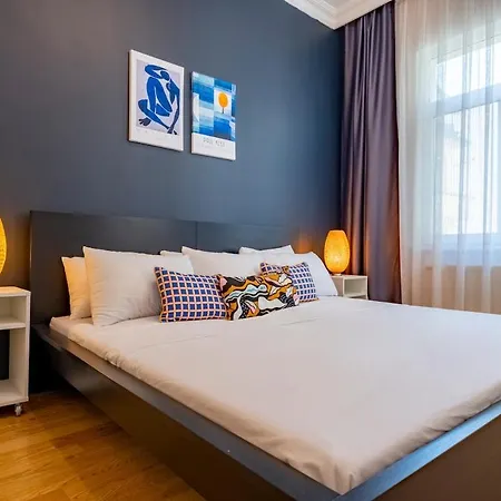 3-bedroom With High Ceilings Apartment