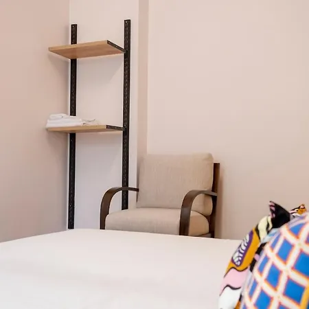 Apartment 3-bedroom With High Ceilings *
