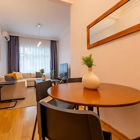 3-bedroom With High Ceilings Apartment