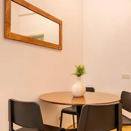 3-bedroom With High Ceilings Apartment *