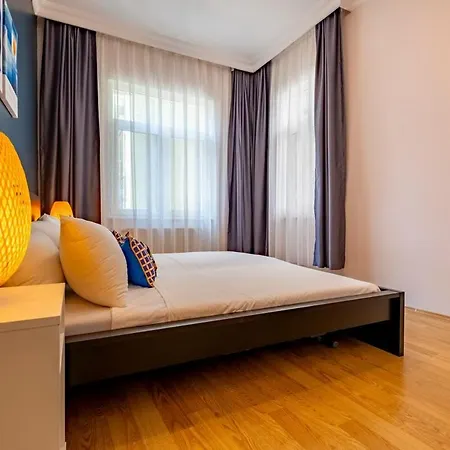 3-bedroom With High Ceilings Apartment